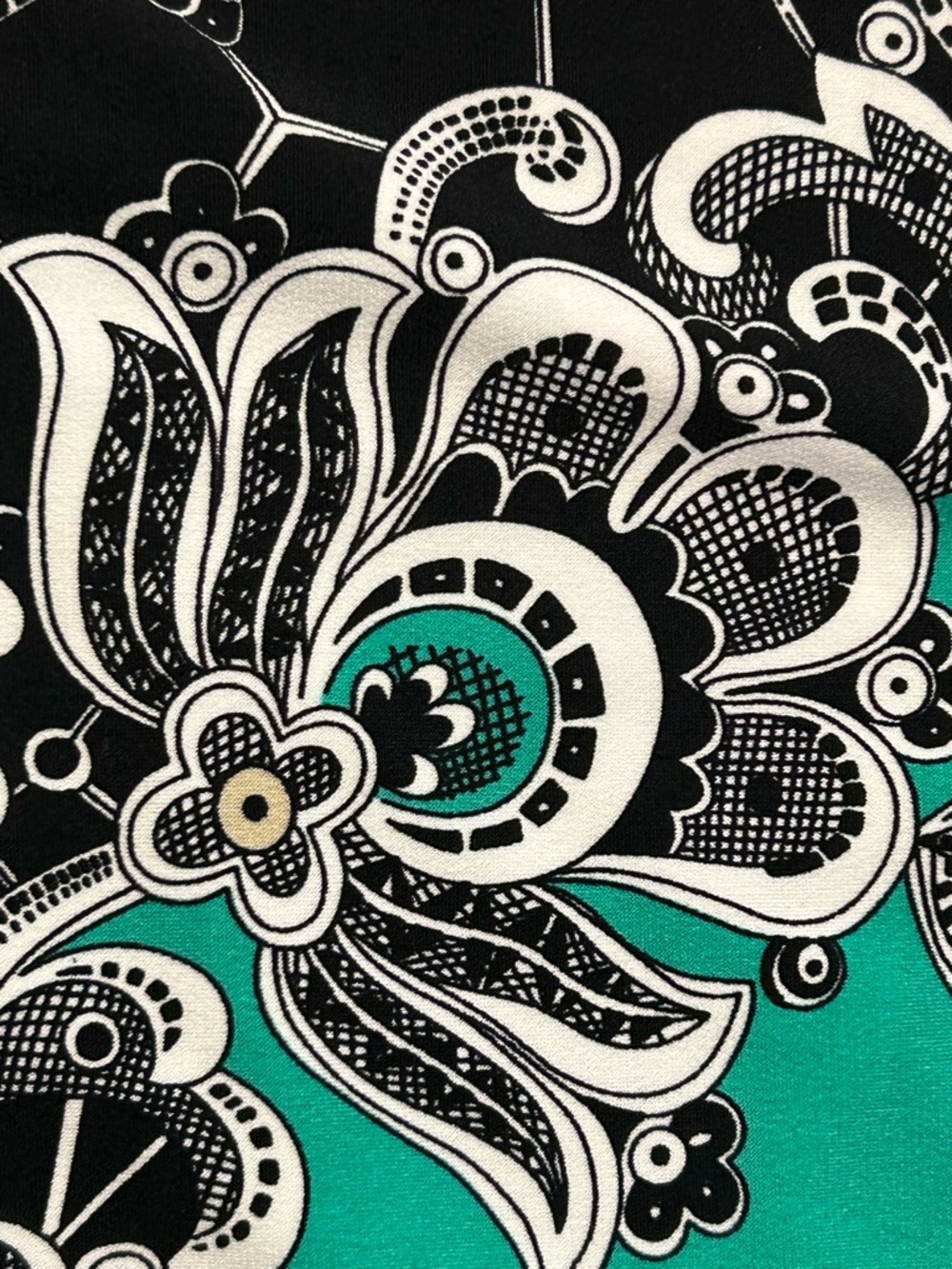 Chico's Helena Keyhold Neck Green/Black Paisley V-Notch Tunic Size 3/16/XL EUC - Picture 4 of 12